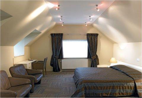 Hotel Salons De Vrede Ichtegem Экстерьер фото