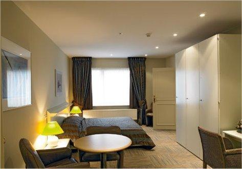 Hotel Salons De Vrede Ichtegem Экстерьер фото